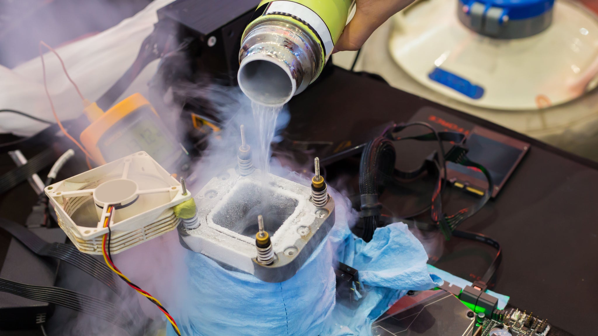 Overclocking CPU With Liquid Nitrogen